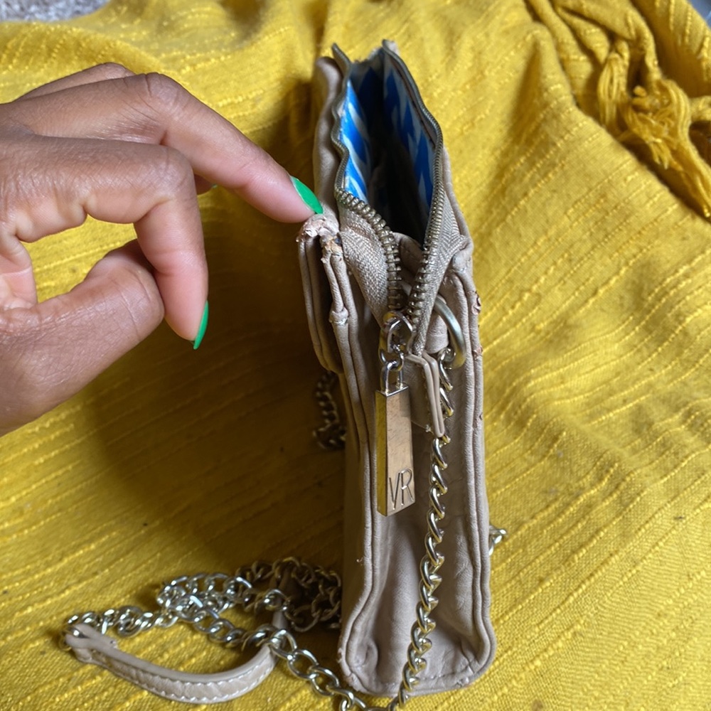 Classy Crossbody! - image 3